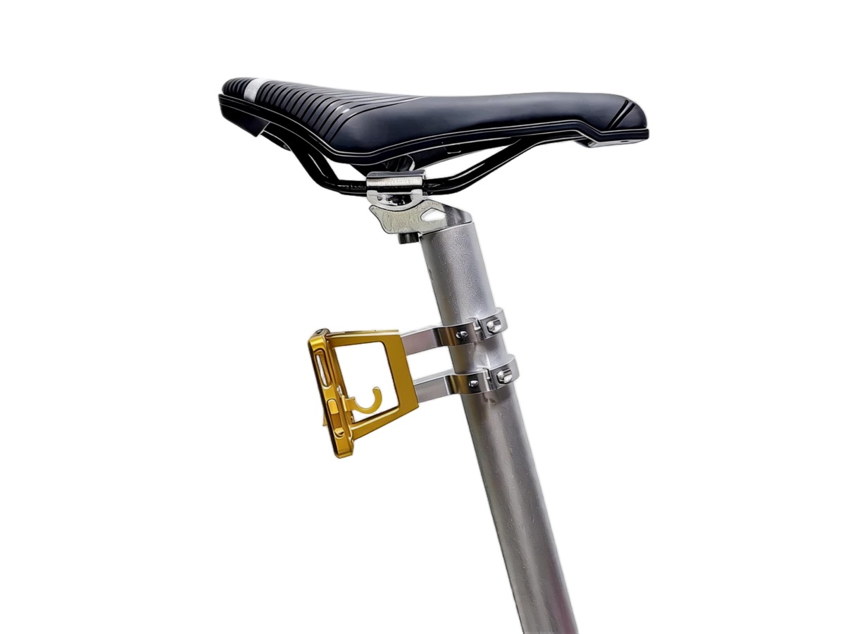 Level seatpost-mounted luggage block behind the saddle
