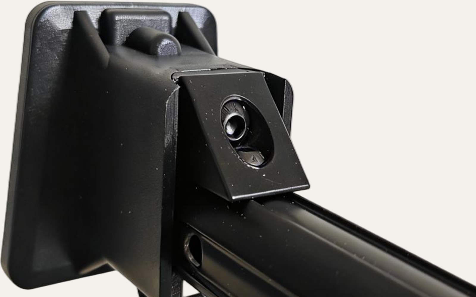 Standard assembled joint on the connecting arm