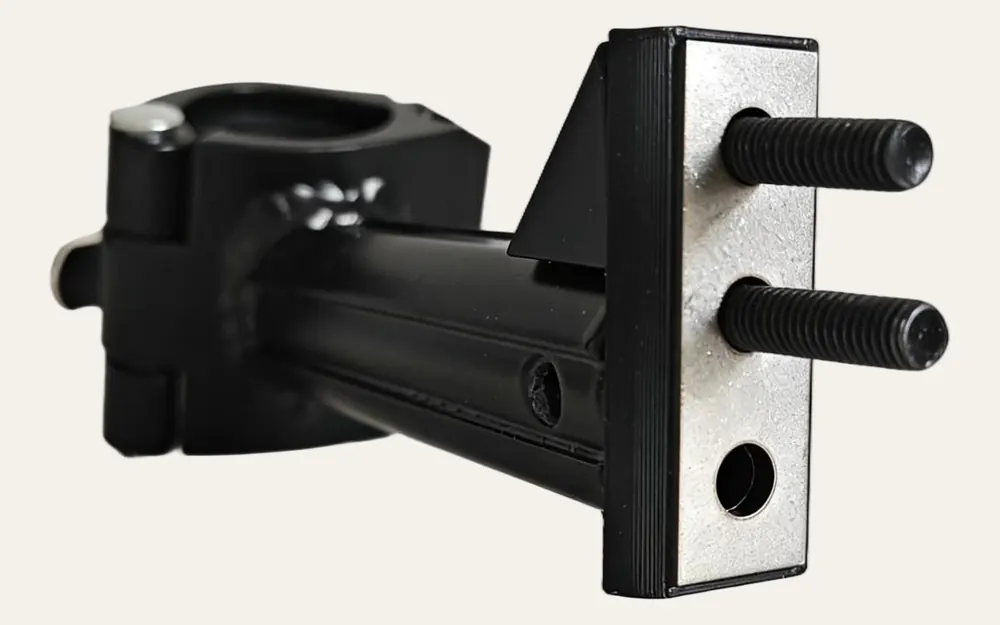 Lite connecting structure with twin steel nails in the faceplate