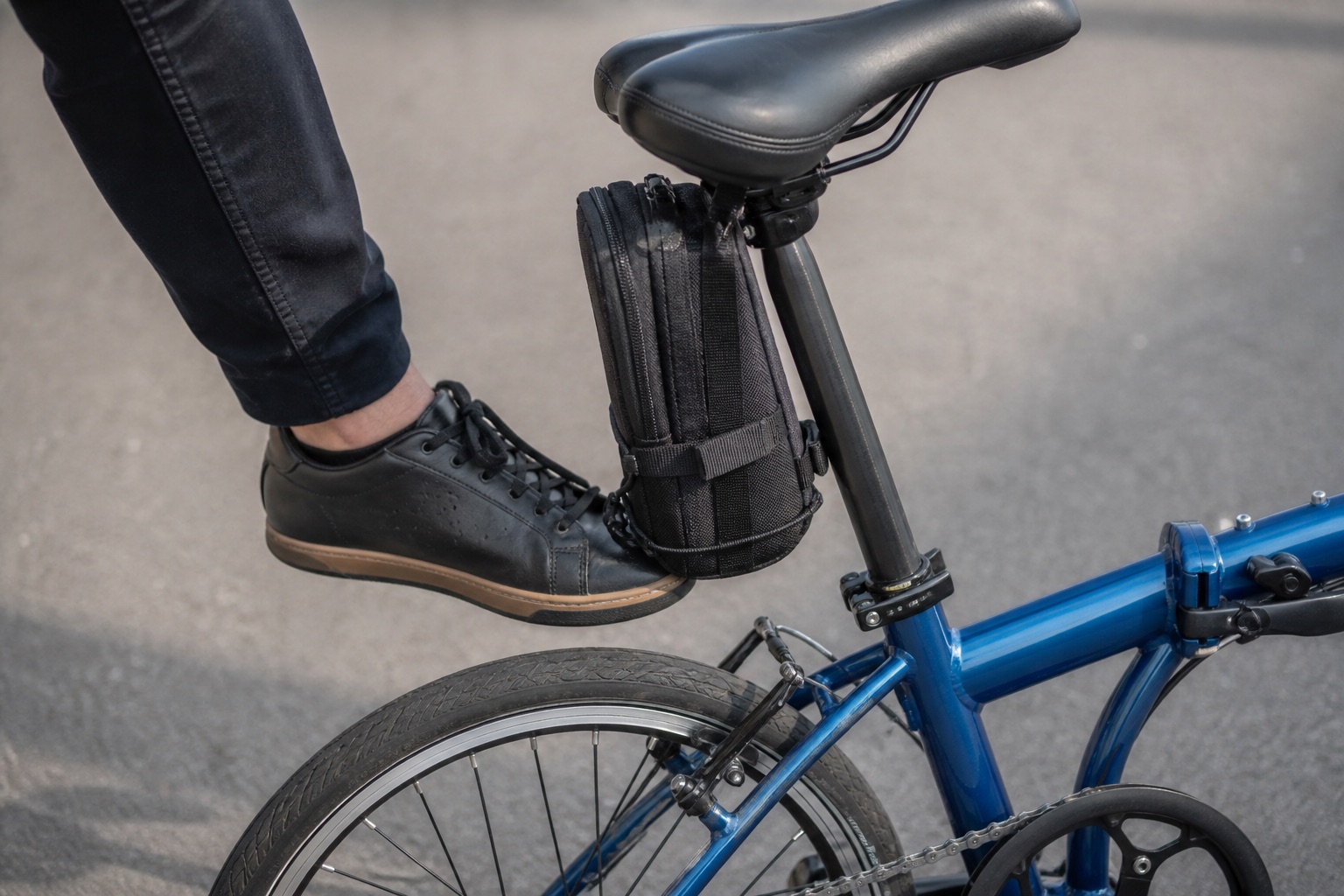 A bulky saddle bag hanging into the tight gap above a bicycle rear tyre